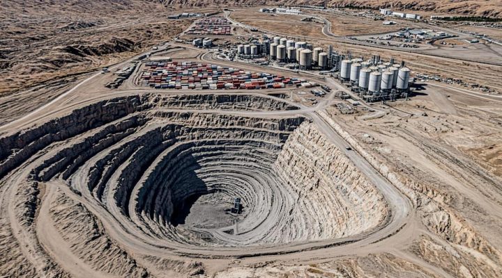 Китай инвестировал более 120 млрд долларов в добычу минералов за рубежом